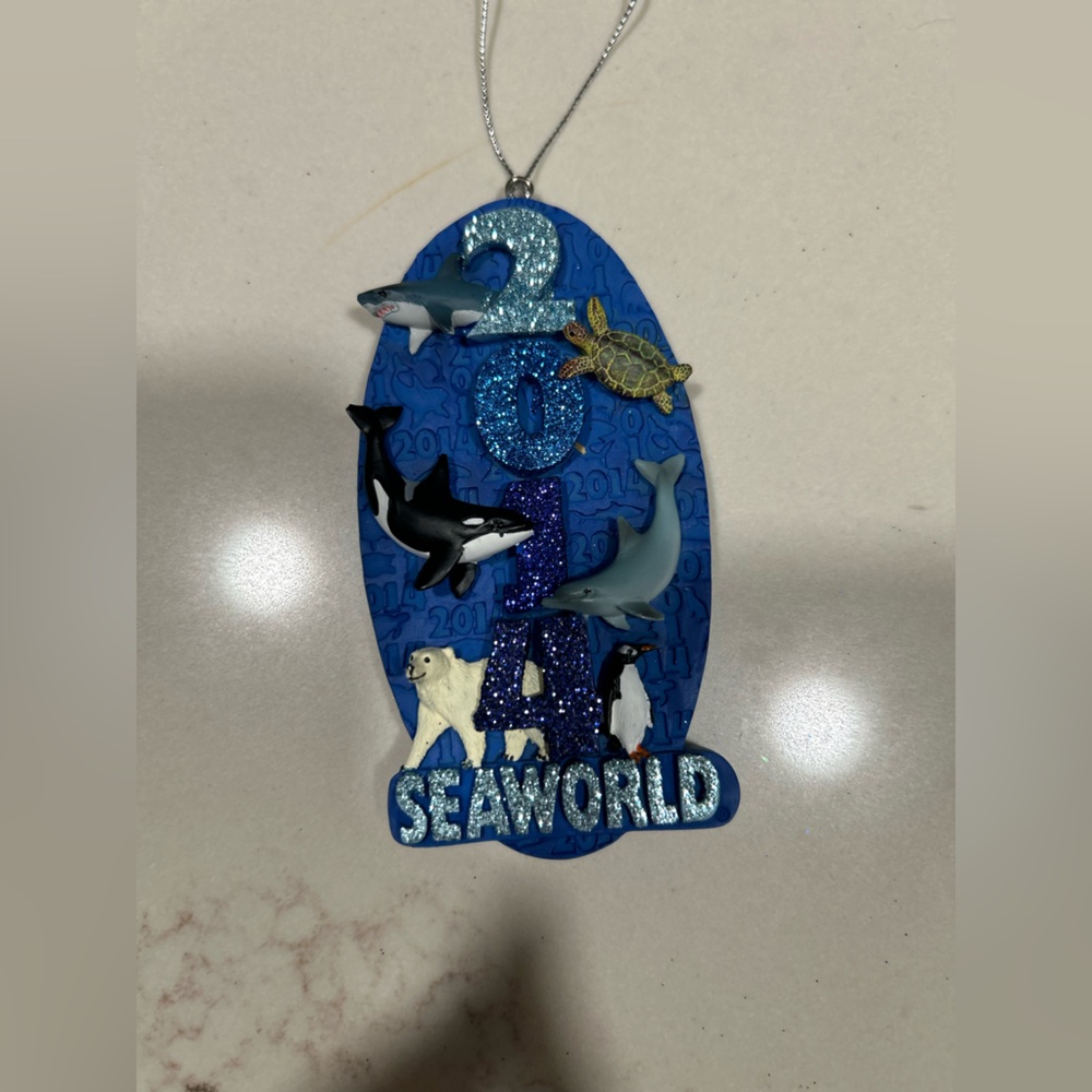 2014 Seaworld Marine Raised Animal Glitter Ornament